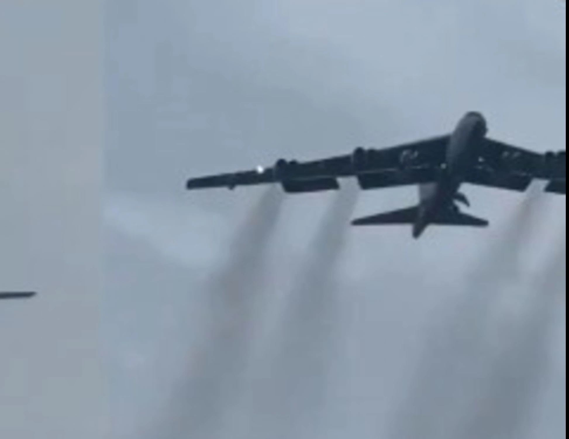 Iran, la guerra nel Golfo in diretta: missili contro la base Usa nell'Oceano Indiano