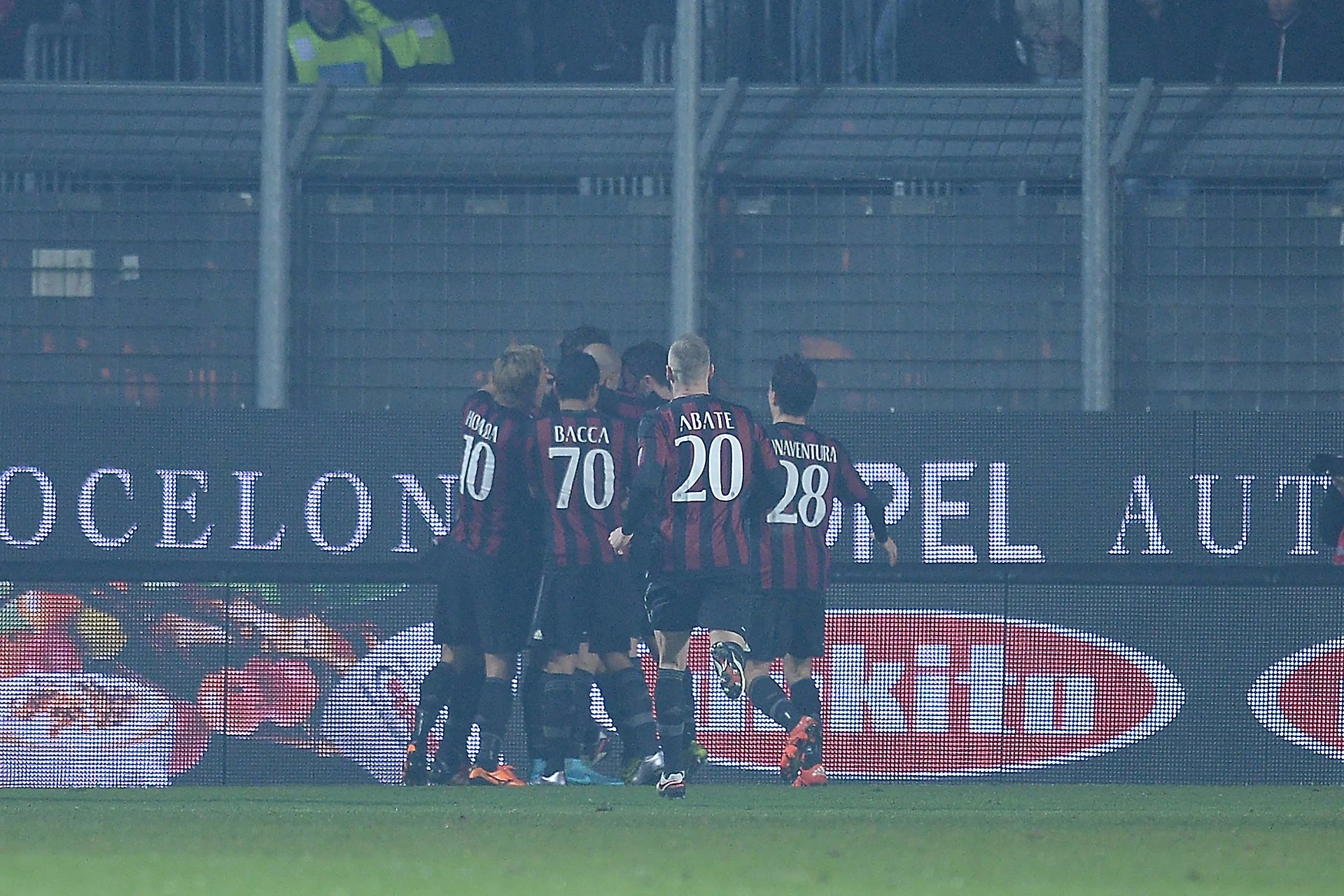 Il Milan batte il Frosinone 4-2: Mihajlovic resta in sella
