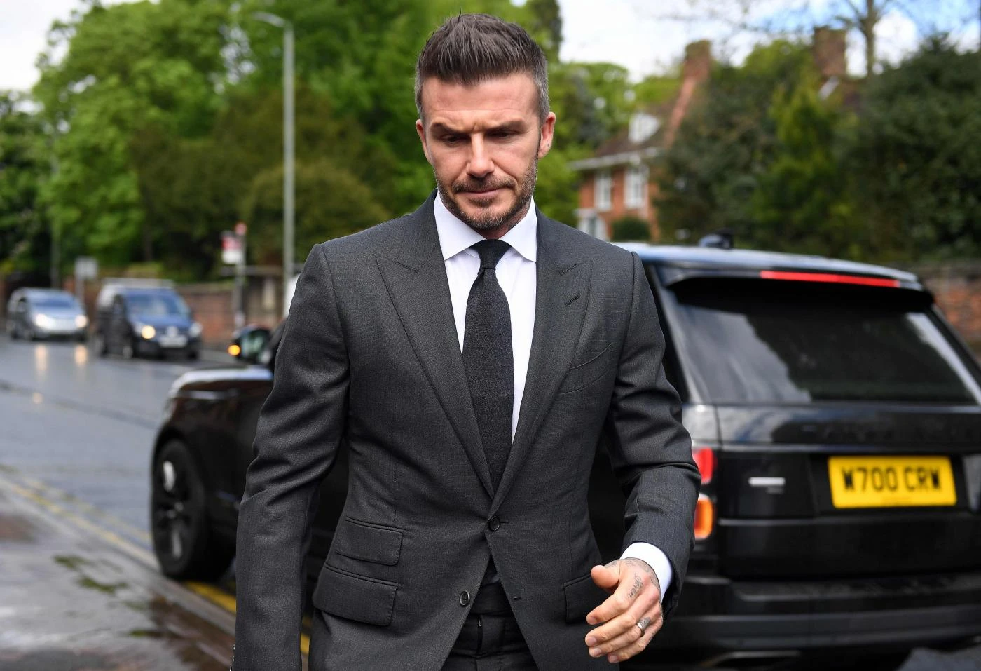 Beckham guida la Bentley da 100mila sterline... così: Spice Boy in enormi guai