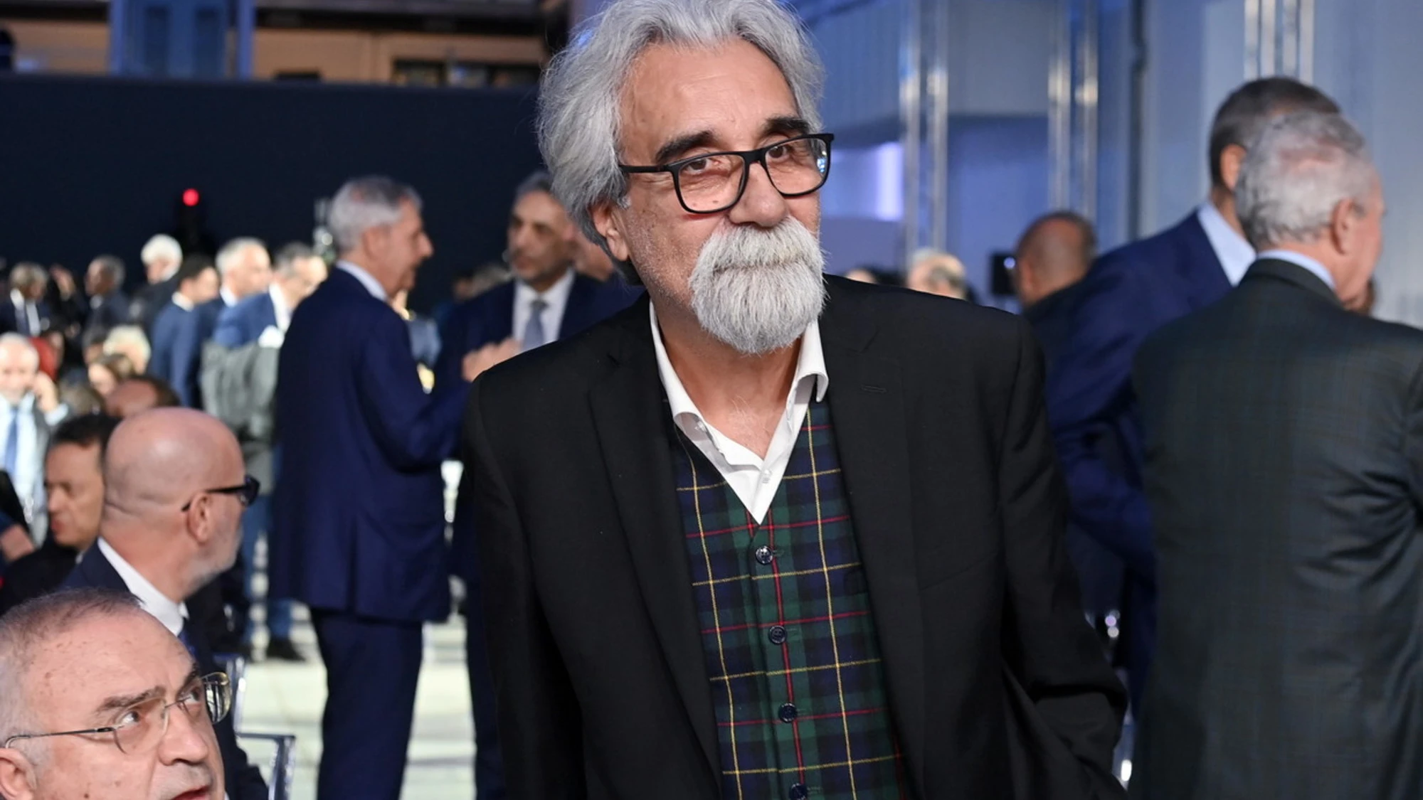 Secondo voi il teatro Ariston andrebbe intitolato a Peppe Vessicchio?