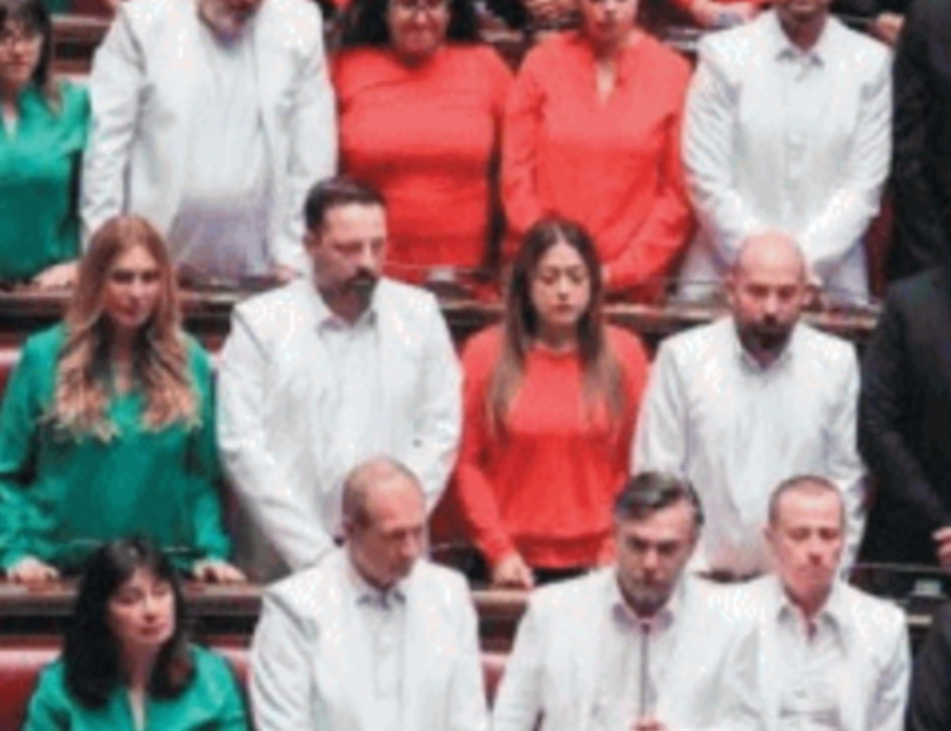 M5s, sceneggiate e insulti: circo grillino in aula