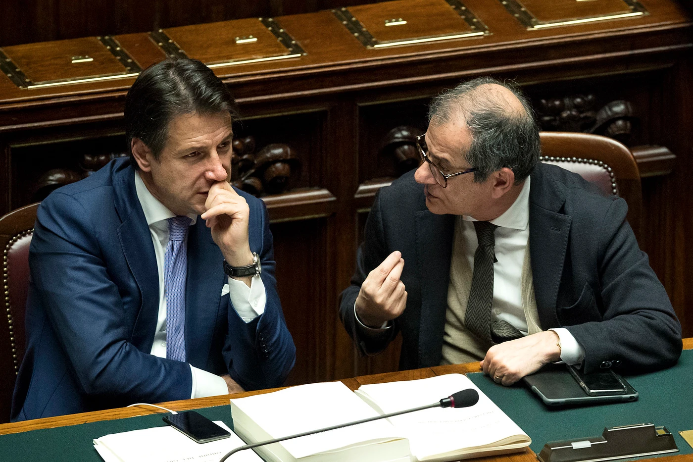 Banche, Giuseppe Tria abbassa la testa. Giuseppe Conte lo asfalta nel faccia a faccia riservato
