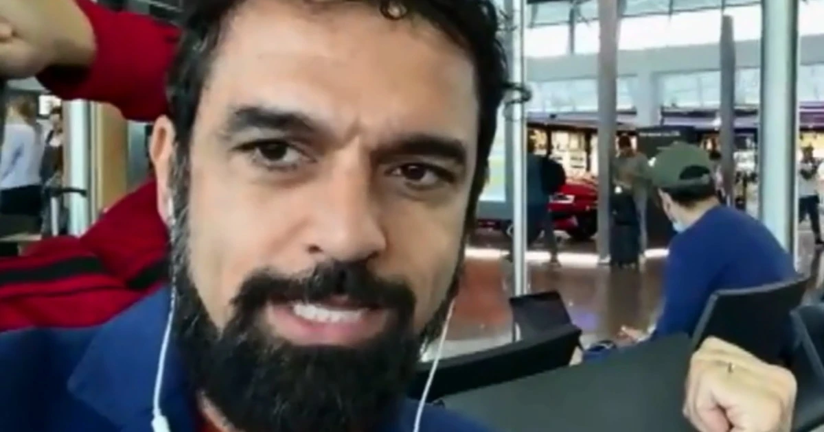 Dino Giarrusso, "lo riconoscete?": imbarazzo in diretta con La7 all'aeroporto