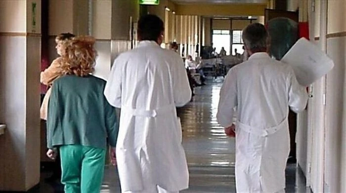 SANITA', TEMPI PRENOTAZIONE LUNGHI E ITALIANI SI RIVOLGONO AI PRIVATI
