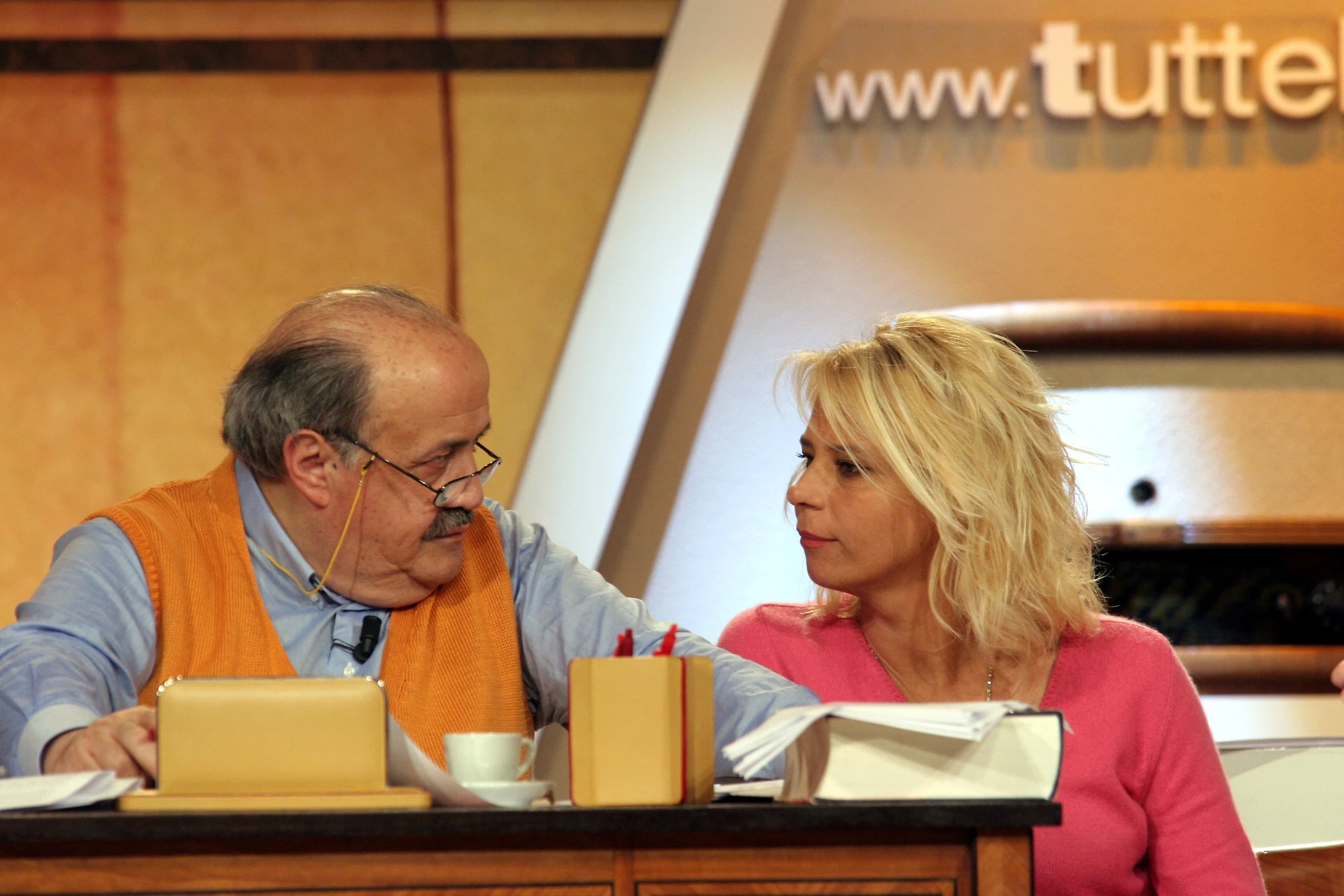 Amici, amara confessione di Maurizio Costanzo su Maria De Filippi: "Perché sono costretto a guardarlo"