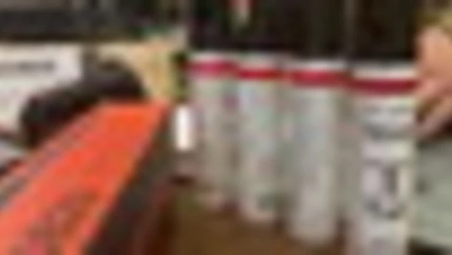 Parigi, spray e piccole armi: i commercianti si preparano ai cortei