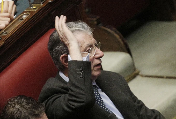 Lega Nord, rischio epurazioni. Bossi: "Se continua così non resto nemmeno io"