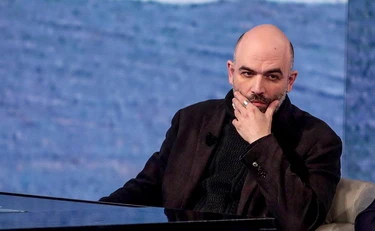 Roberto Saviano, il martire con libertà d'insulto: il format da Fazio