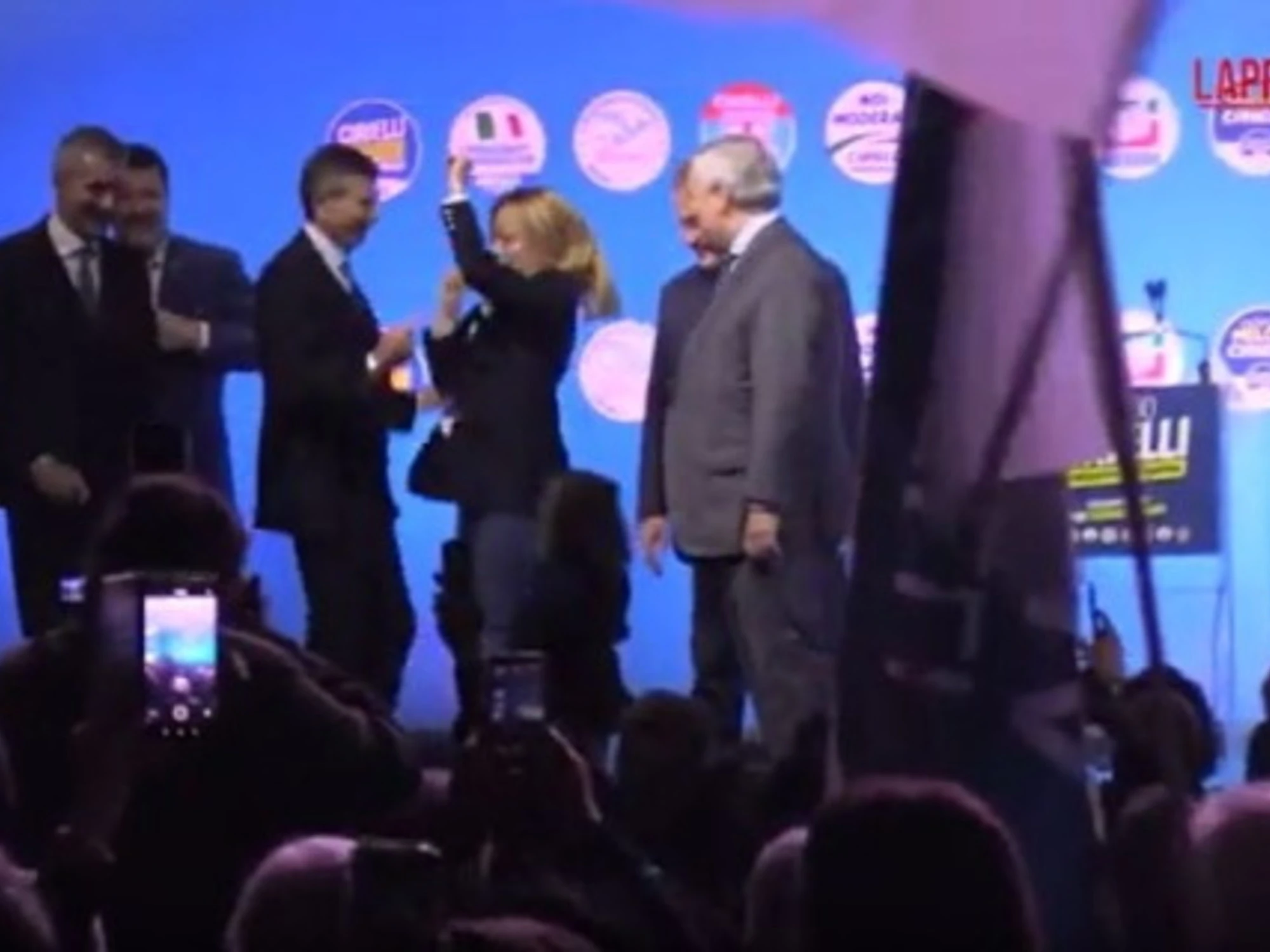 Sandro Ruotolo impazzisce: "Meloni a Napoli, fascistelli in gita"