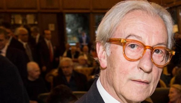 Vittorio Feltri sulla squallida pace armata: "Governo rimbambito, il più assurdo della storia"