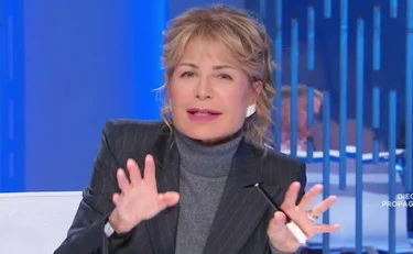 Lilli Gruber spiana Schlein e Conte: "Non ne azzeccano una"