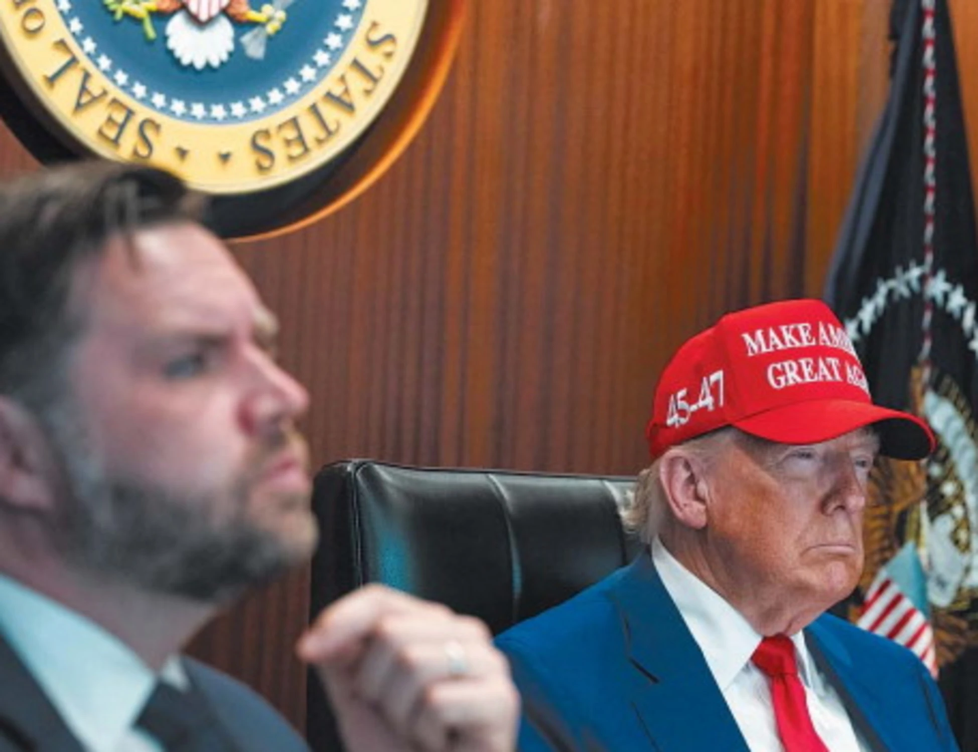 Sguardi, corna, cappelli: la storia del mondo passa dalle immagini della situation room