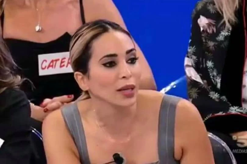 Uomini e donne, inquietante rivelazione di Noel: finisce a "vaffa", rabbia di Gianni Sperti
