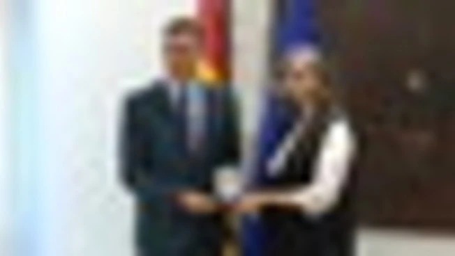 Sanchez conferisce l'Ordine al Merito civile a Francesca Albanese