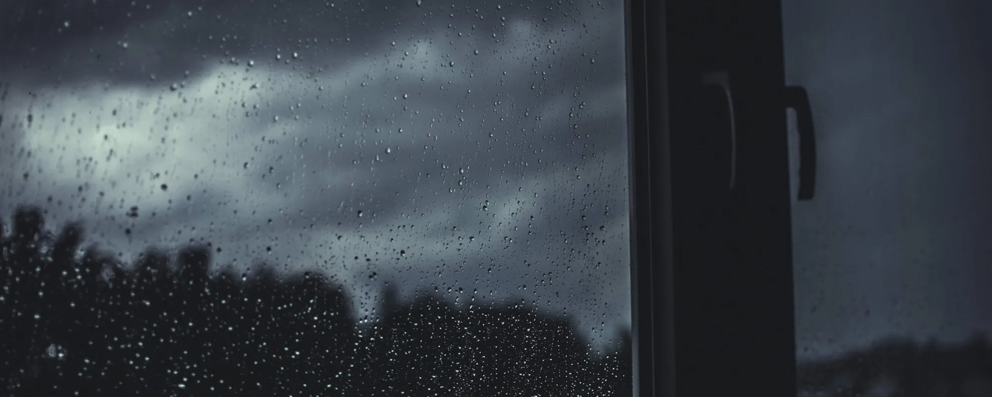 "Rovesci e temporali, ecco dove": meteo Giuliacci, chi avrà il weekend rovinato