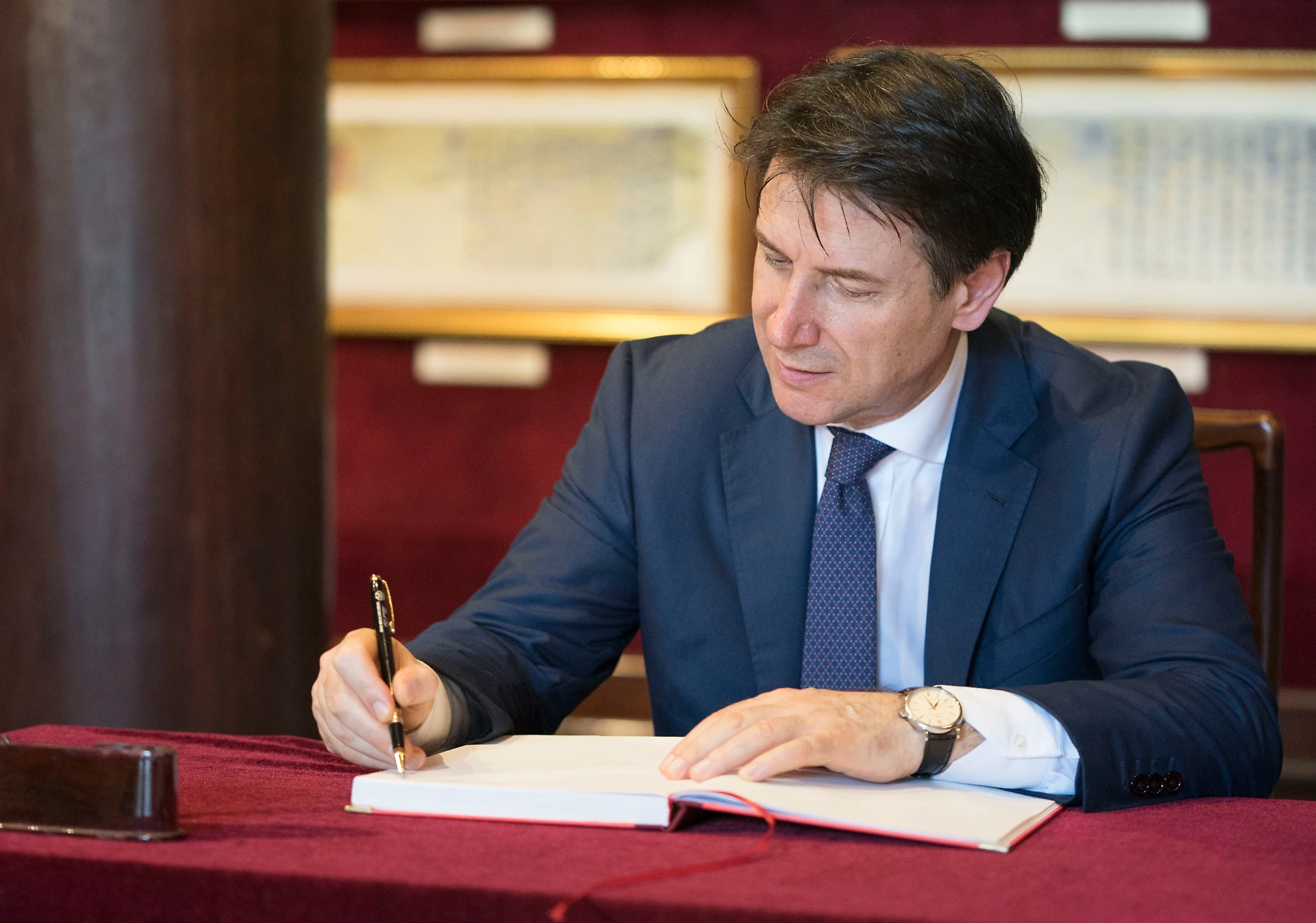 Giuseppe Conte, il suo "partito" al 12 per cento. E il premier viene elogiato da Enrico Letta