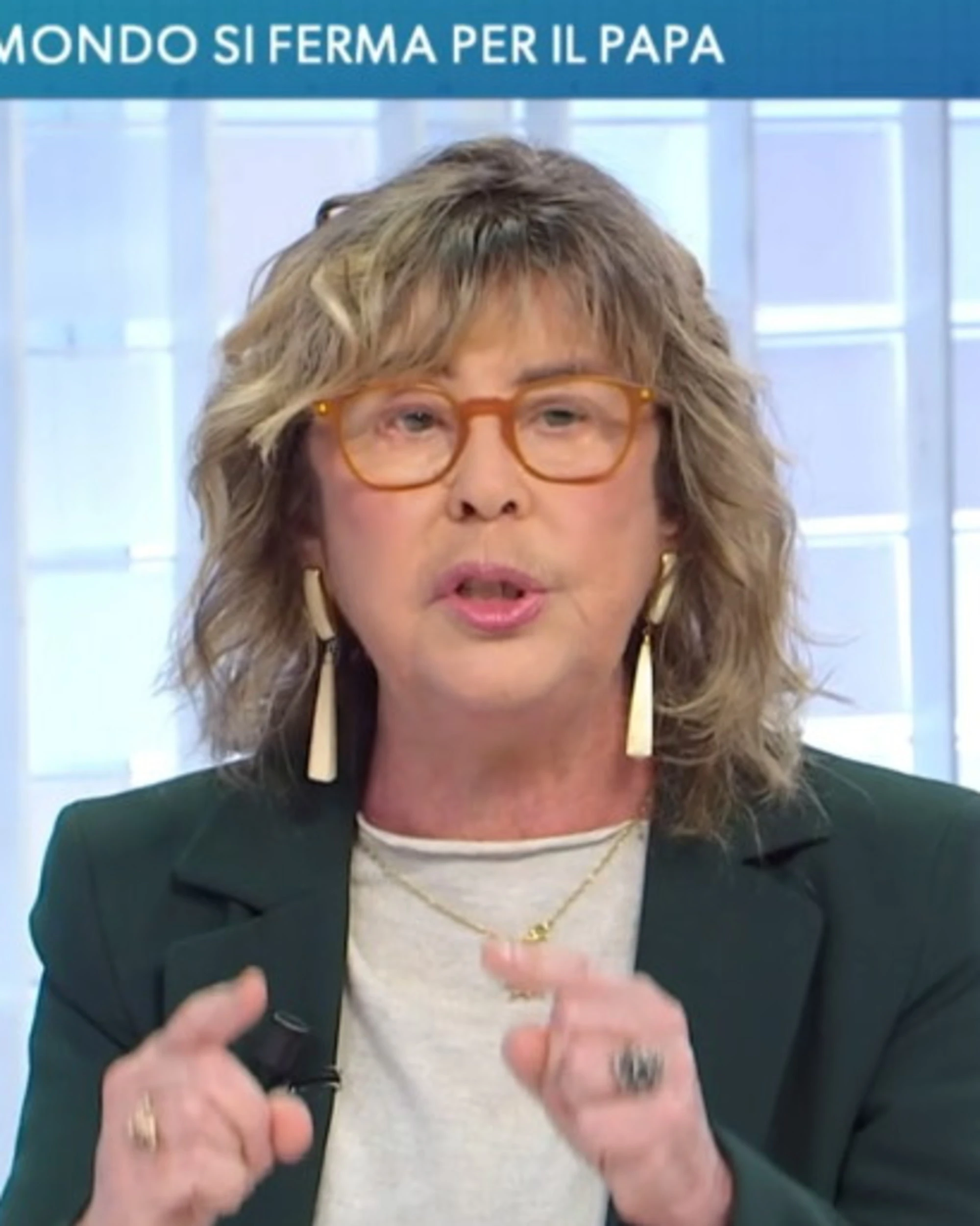 L'aria che tira, Mirella Serri: "Meloni usa la morte del Papa", l'attacco è un caso