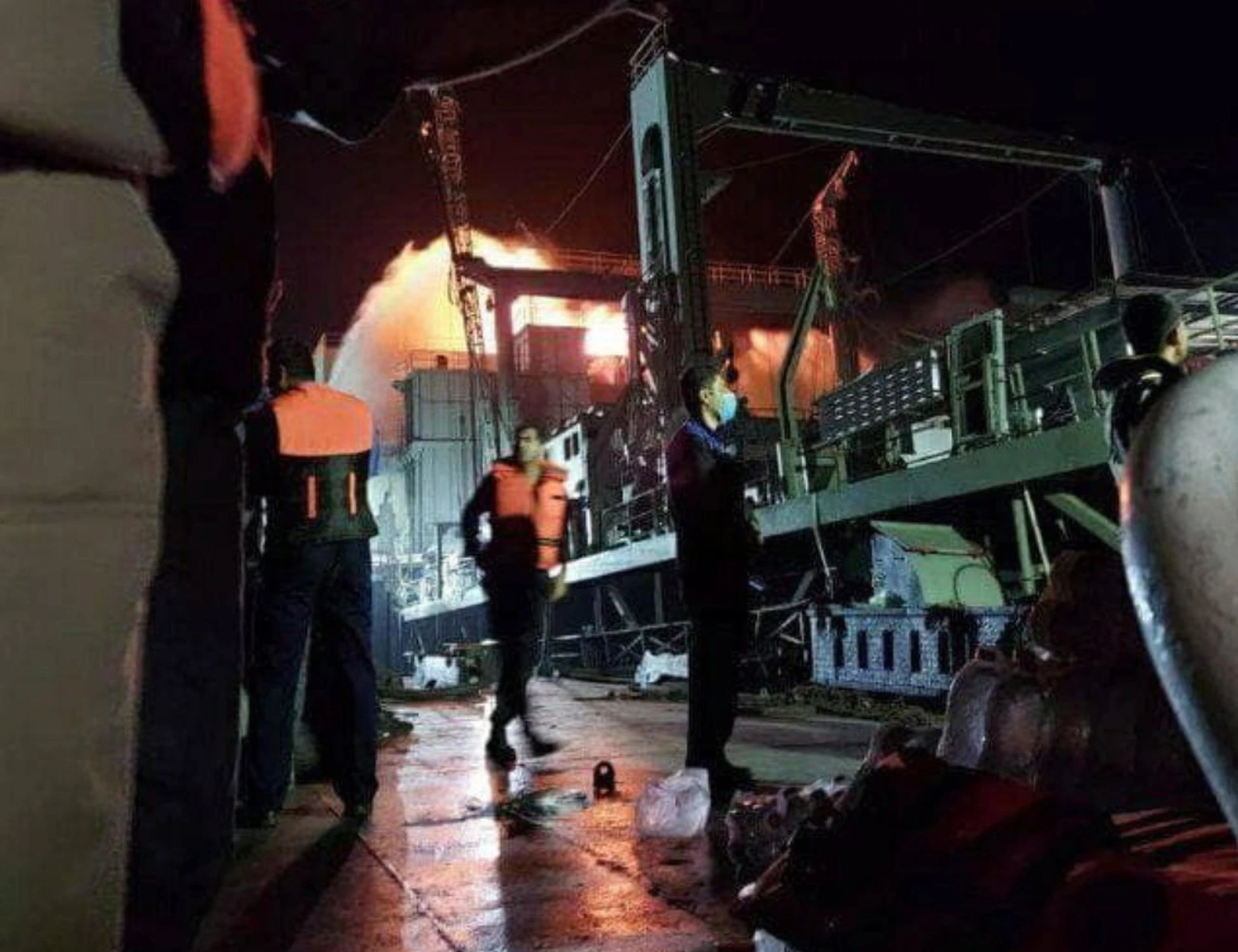 Iran, la guerra nel Golfo in diretta: "Mine antiuomo a Kharg, si preparano all'invasione"