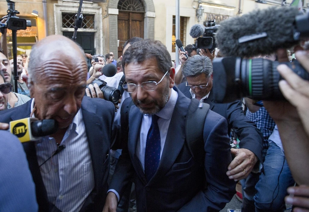 Stangata di Marino sui parcheggi, ma lui ha il posto gratis in Senato