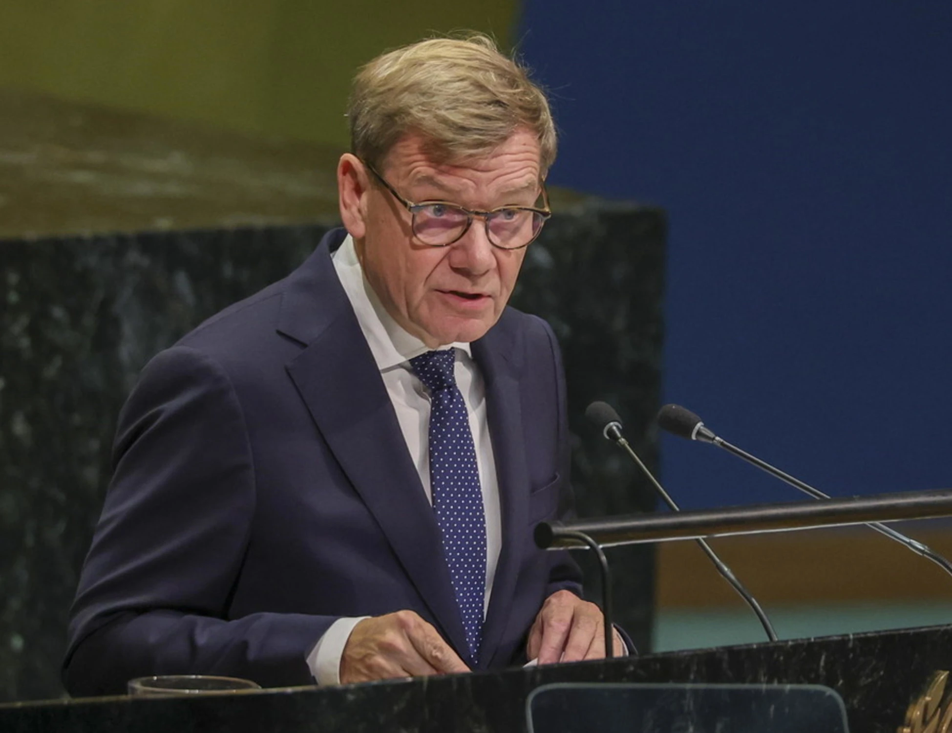 Wadephul, il ministro tedesco vede Lavrov e il russo lo umilia: "Ha tirato fuori dei fogli..."
