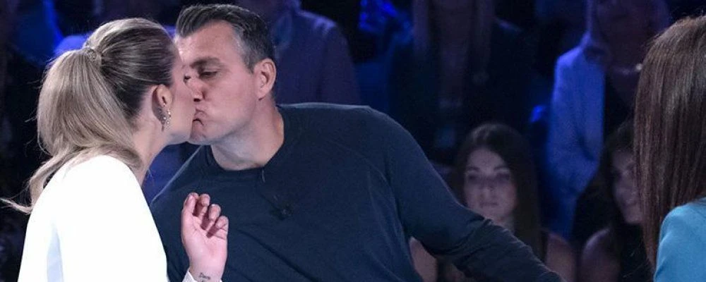 Verissimo, Bobo Vieri e Costanza innamoratissimi: "Mi aspetto altro più avanti..."