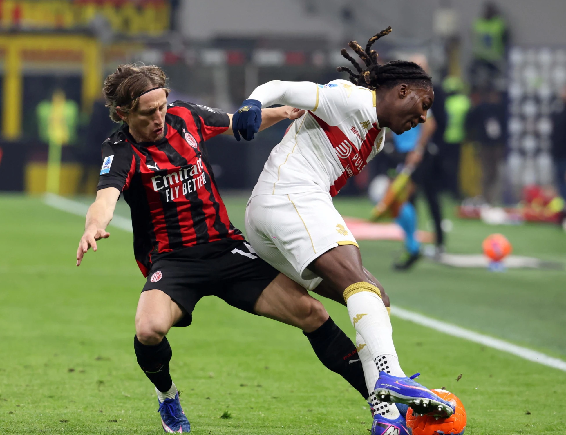 Milan, col Genoa a San Siro finisce 1 a 1: l'Inter prima scappa