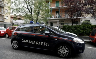 Catania, lancia la figlia di 7 mesi dal balcone: morta sul colpo