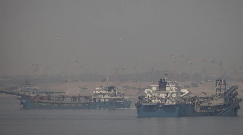 Taiwan, caccia e navi cinesi circondano l'isola: messaggio a Biden?