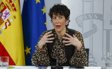 La ministra piÃ¹ Sanchista di Pedro, ma con gli orecchini da 1000 euro