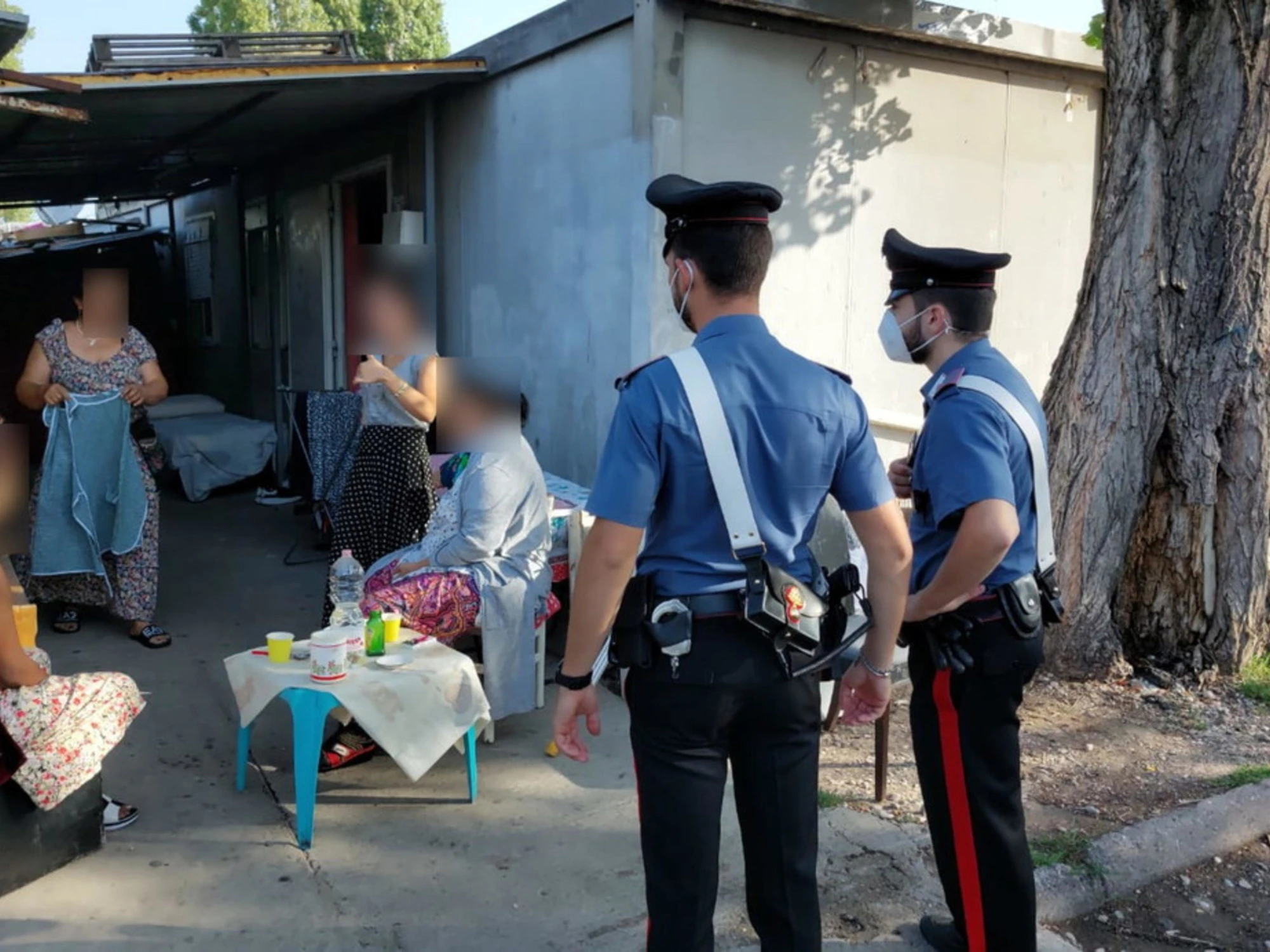 Sgombero rimandato: i rom di Chiesa Rossa ridicolizzano il Pd