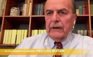 Pier Luigi Bersani la spara grossa: "Meloni al Colle per manomettere la Costituzione", scoppia il caso