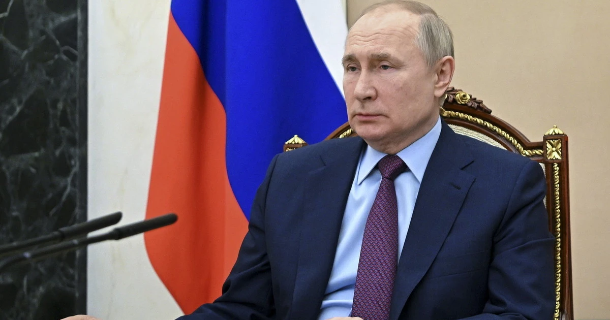 Ucraina, Vladimir Putin: "Progetto di pace senza prospettive. Kiev nella Nato una minaccia". Attacco, ci siamo?