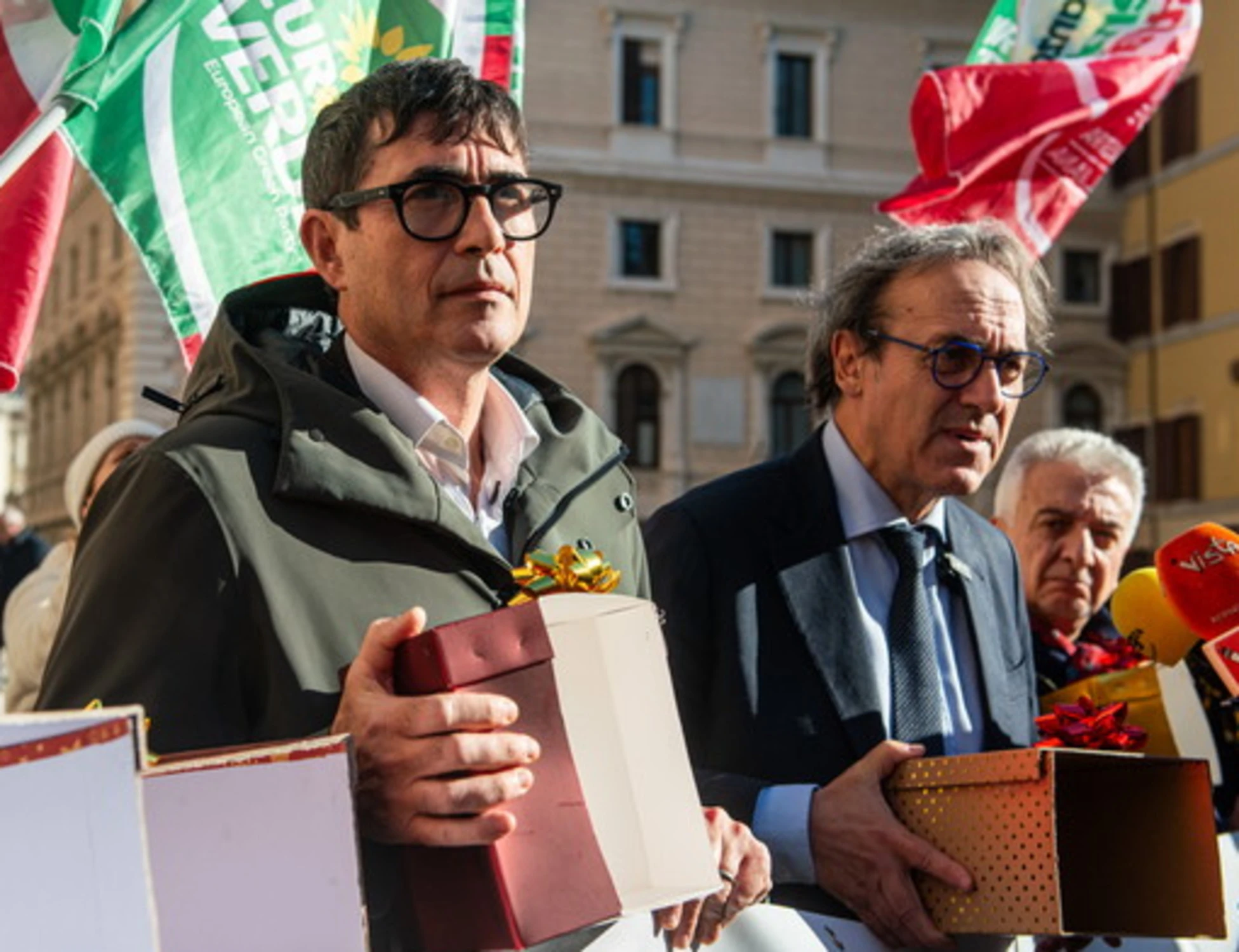 Alleanza Verdi Sinistra sotto accusa per i legami con Askatasuna