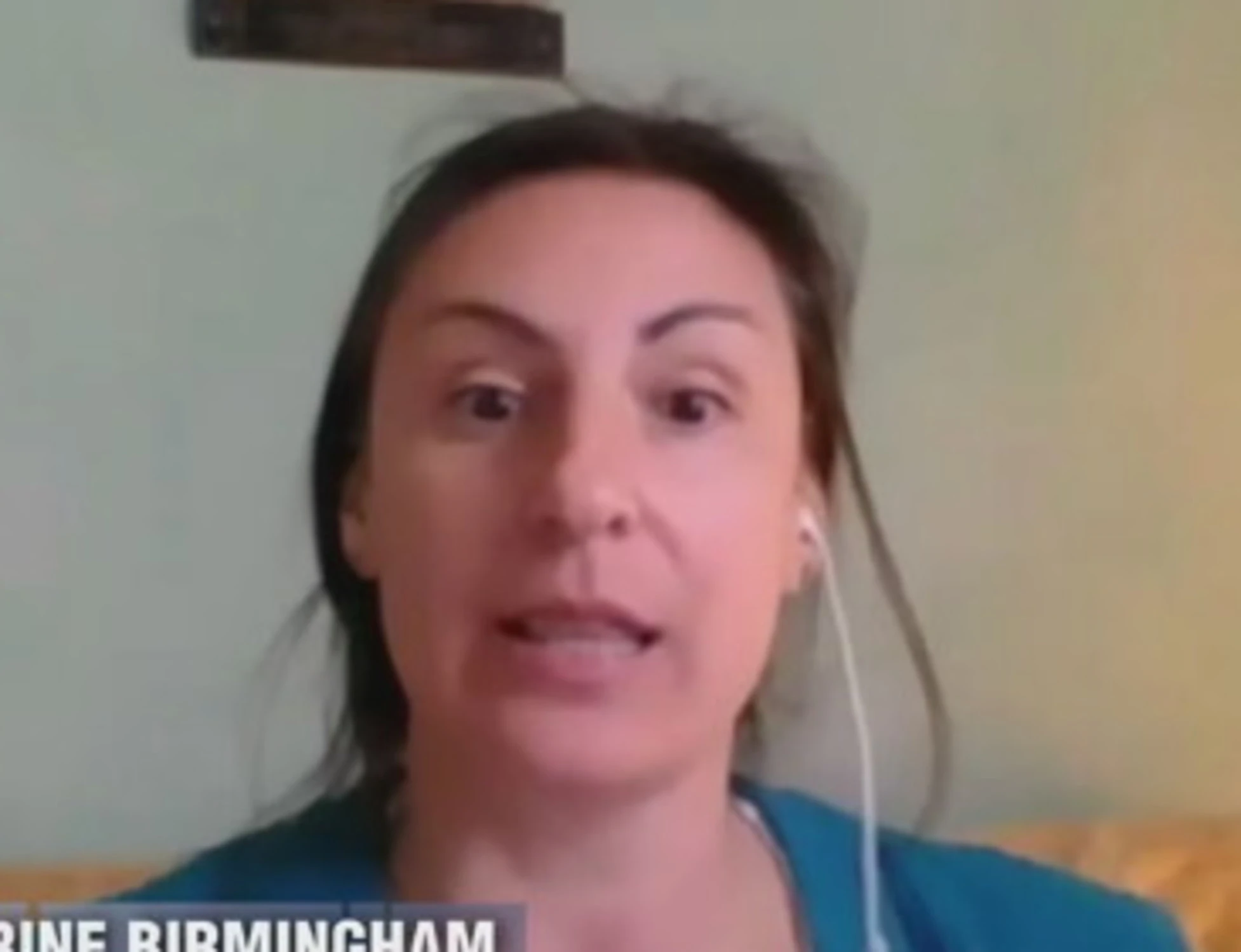 Famiglia nel bosco, la mamma contro i giudici: "Per farlo stare a loro agio?"