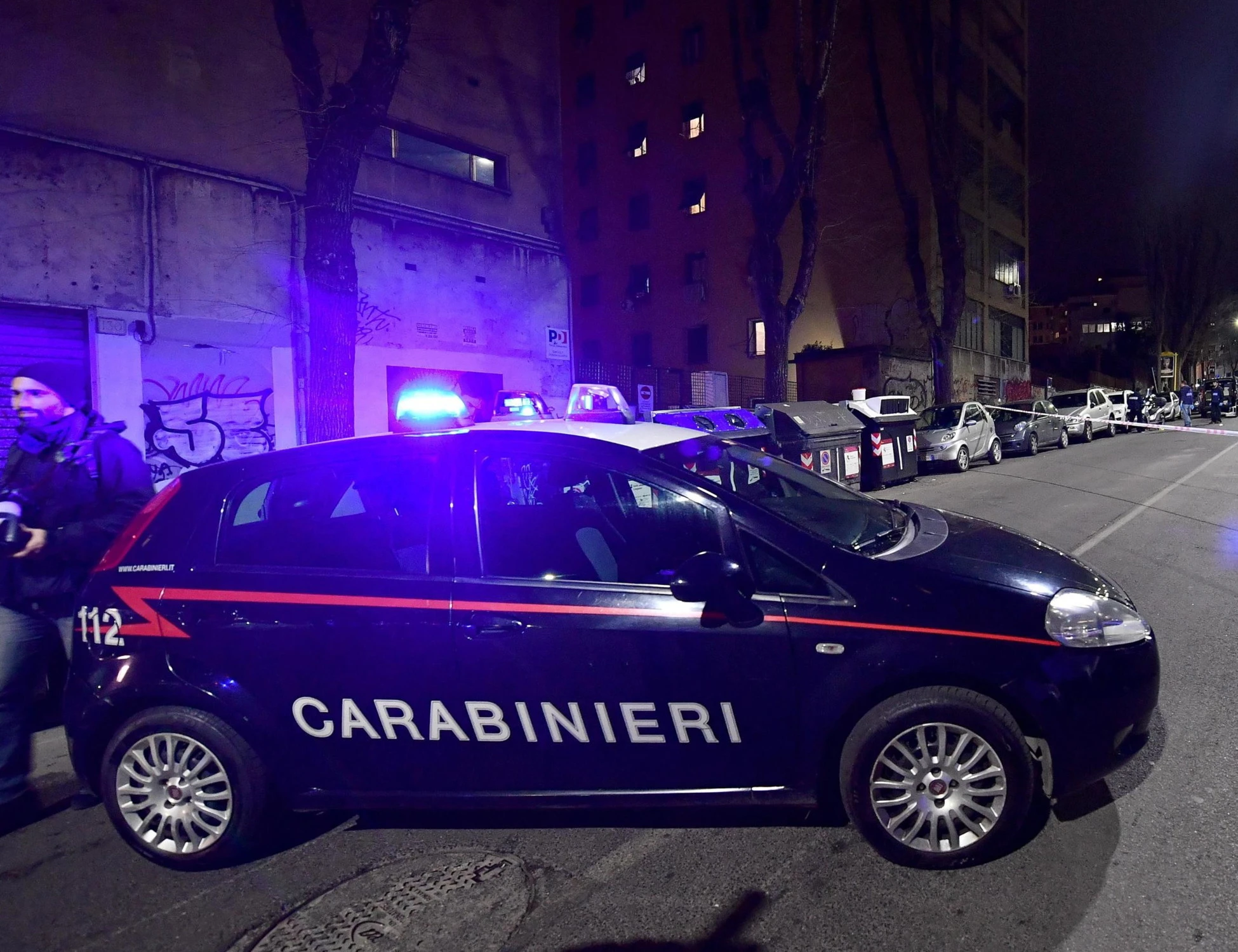 Trentino, fugge all'alt in Bmw e rischia di investire l'agente: denunciato 15enne