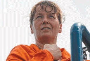 Barbara Held, ora anche la "nonna" di Carola Rackete minaccia l'Italia