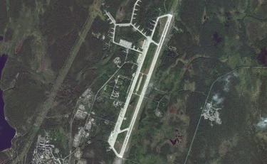 Russia, le inquietanti foto satellitari: "Basi militari, 100mila uomini ai confini Nato"
