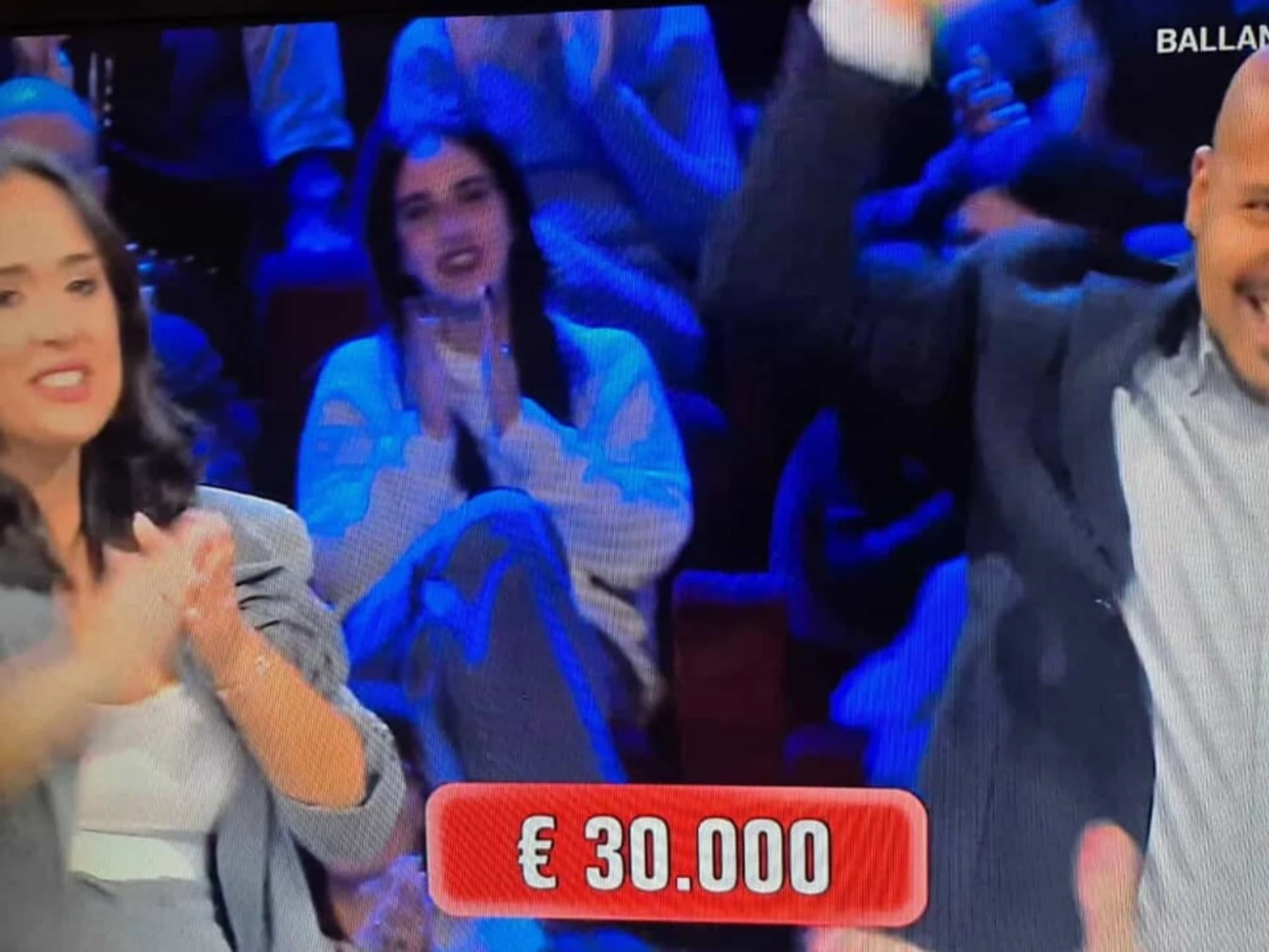 Affari Tuoi, Stefano "impallinato" sui titoli di coda: "Il più imbranato"