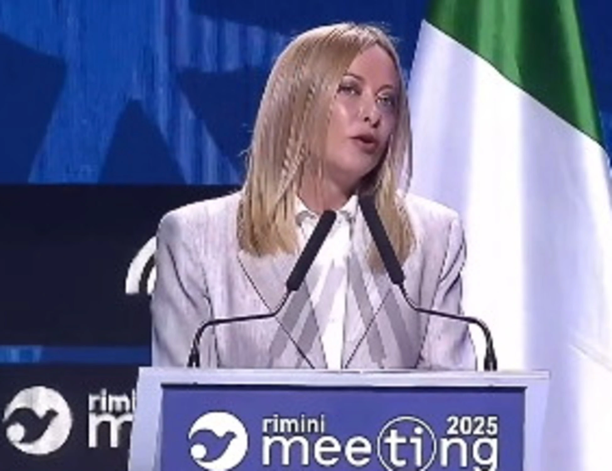 Meloni al Meeting, "un nuovo piano casa": siluri sulla sinistra e Giuseppe Conte