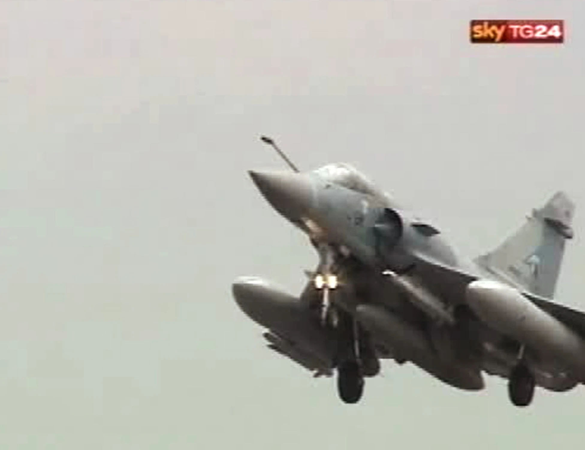 La Polonia schiera 40mila soldati sul confine, la Francia manda i caccia: venti di guerra con la Russia