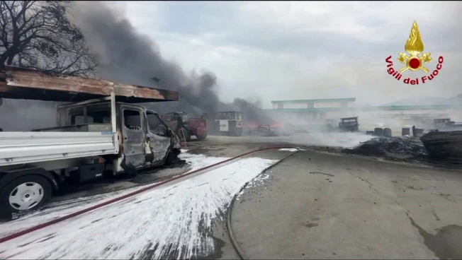 Termini Imerese, incendio nella zona industriale