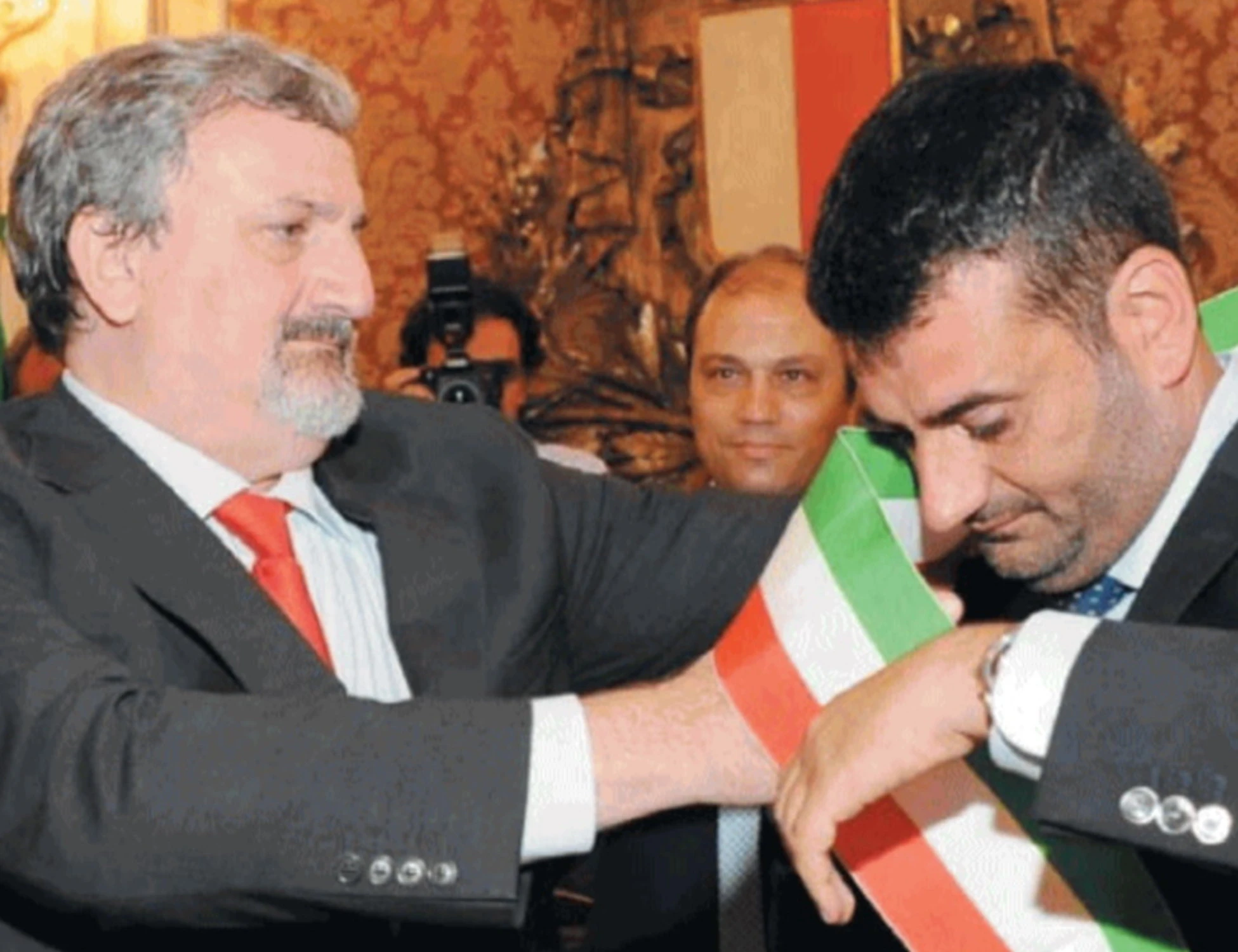 Pd, la guerra con Emiliano: Decaro verso il ritiro, a chi pensano al suo posto