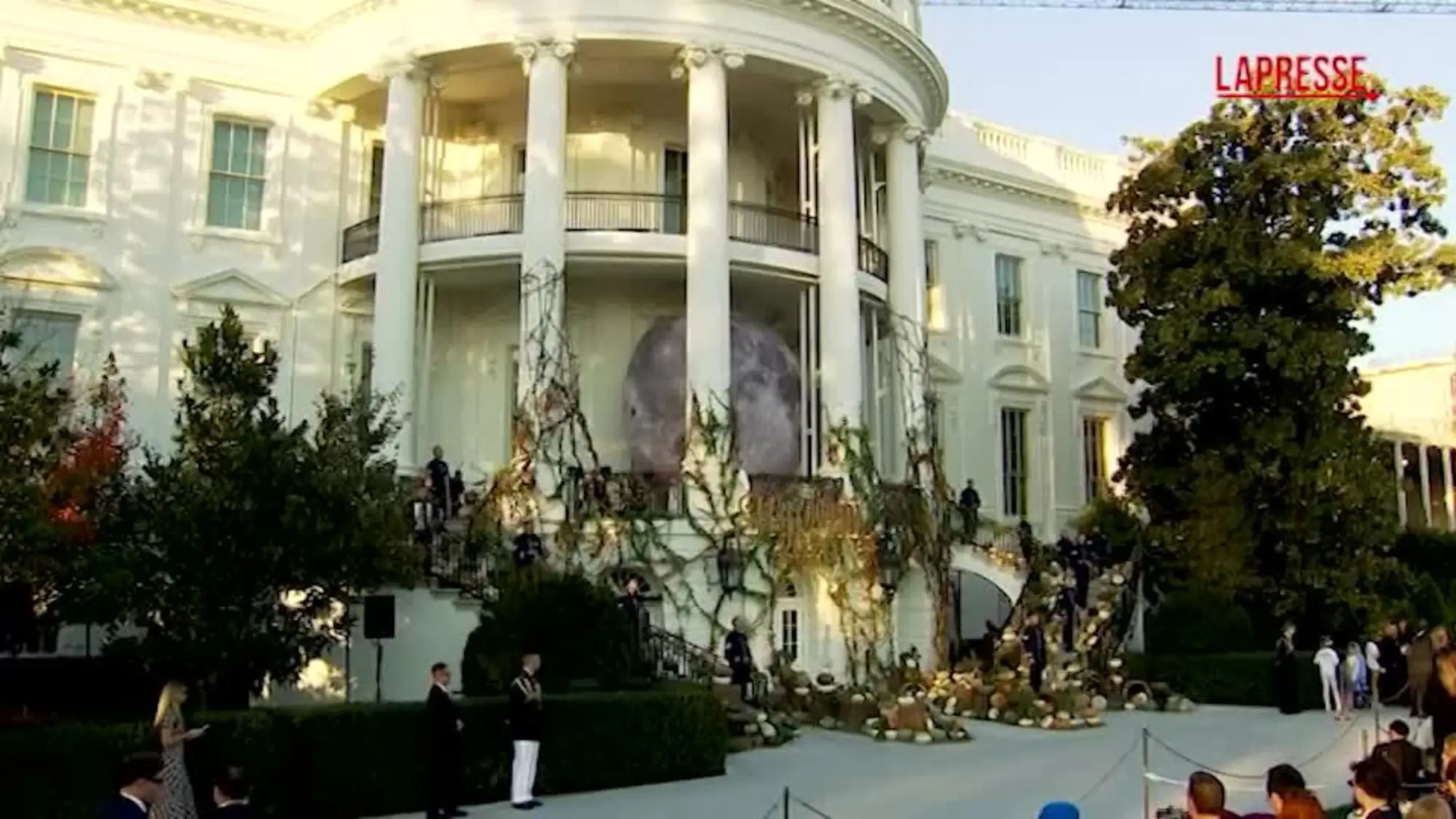 Donald Trump e Melania organizzano la festa di Halloween alla Casa Bianca
