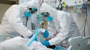 Bollettino 22 maggio: 17.744 nuovi casi e 34 decessi, ora è il vaiolo delle scimmie a preoccupare