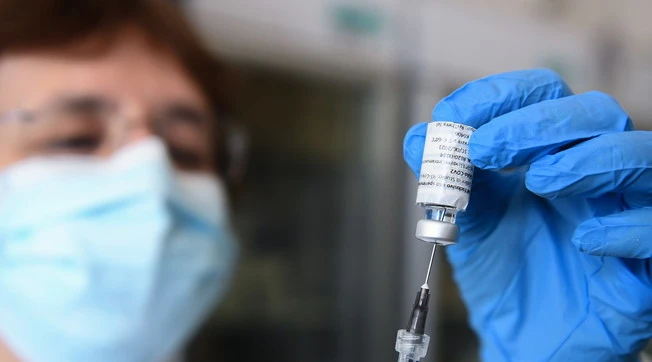 Variante Delta plus, disastro in famiglia: "Quanto contagiano i vaccinati", lo studio-choc