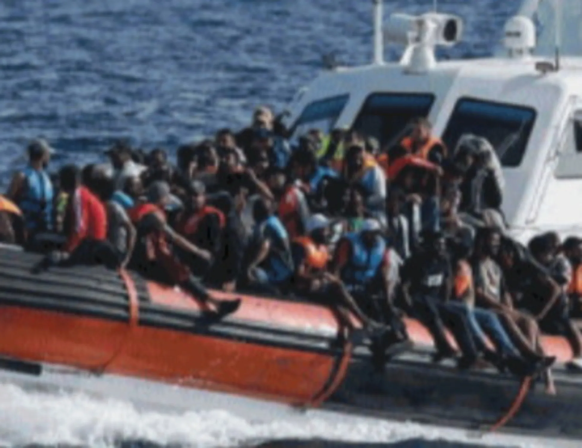 Leggi l'articolo: "Faceva entrare clandestini": chi finisce indagato a Napoli