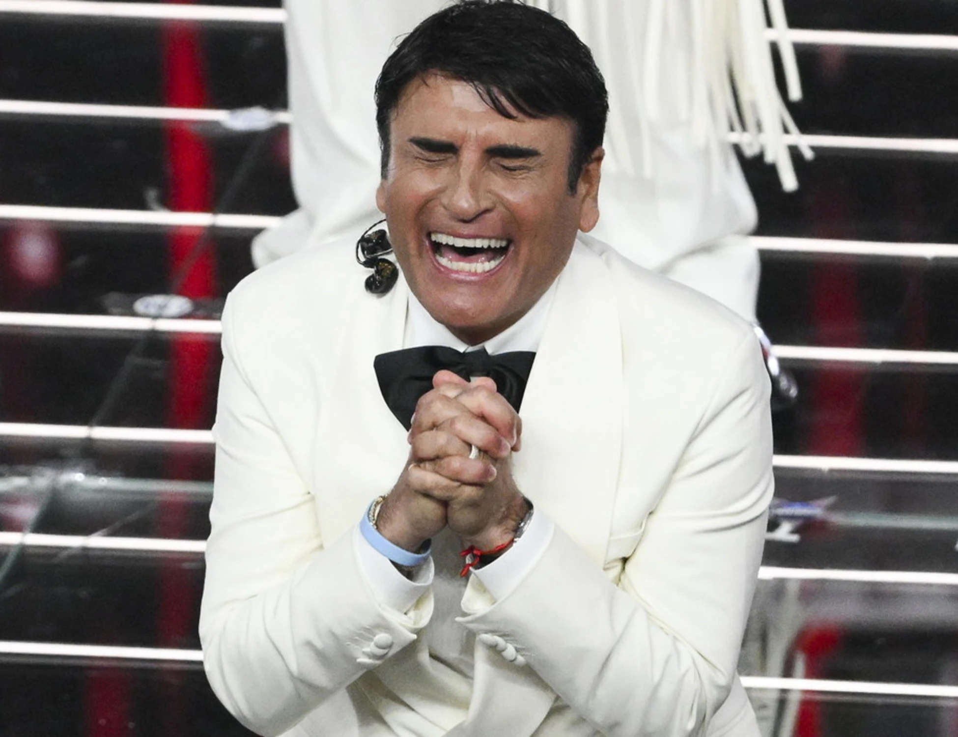 Sanremo 2026, trionfa Sal Da Vinci: lui piange e si scatena il linciaggio, "vergogna!"