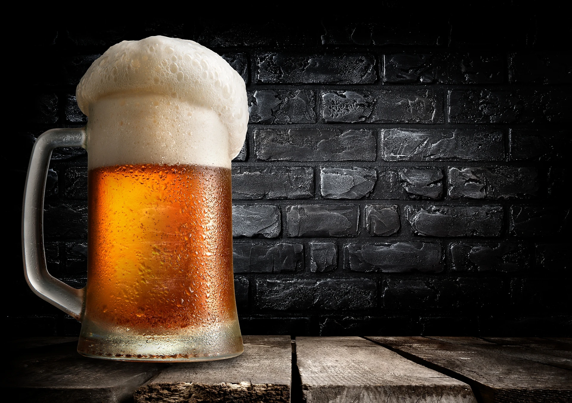 Birra, l'errore: perché non fare pipì subito dopo il primo bicchiere