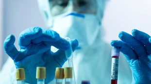 Coronavirus mutato, "ceppo fuori controllo". Di Maio, stop ai voli tra Italia e Inghilterra
