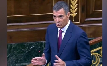 Pedro Sanchez perde la testa in Parlamento: "Sarò anche un cane, ma..."